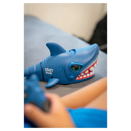 Bláznivý jazdiaci žralok na diaľkové ovládanie