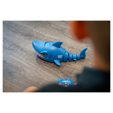 Gekke rijdende haai met afstandsbediening